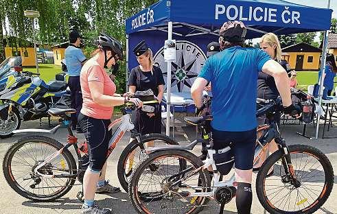 Zástupcům radnice se však před nedávnem podařilo do své správy od kraje získat hned čtyři kruháče na rušné zanádražní komunikaci. A první změny už tam jsou vidět.