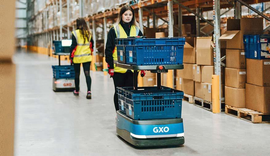 V prvním pololetí 2022 se vybralo mýtné v celkové výši 7 5 miliardy korun, většinu uhradili zahraniční dopravci. Více na www..cz. 15 FOTO: GXO -to-person.