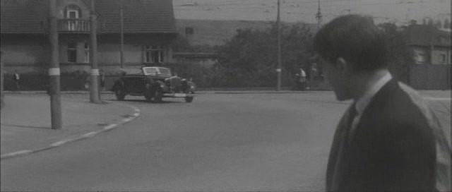 Sekvence 1 Obrázek 6 Atentát 1 Tato sekvence filmu atentát zobrazuje odjezd Heydricha na Praţský hrad a následný