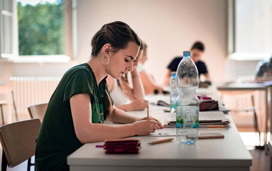 F ORMA A OBSAH TESTU PŘEDPOKLADŮ KE STUDIU Test předpokladů ke studiu s důrazem na orientaci v humanitních a sociálně-vědných disciplínách (zkráceně SPF) je základem přĳímacího řízení na většinu