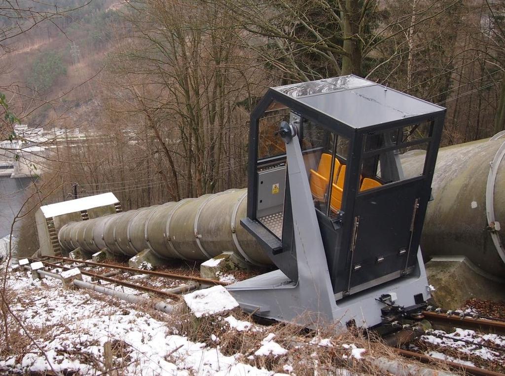 Nosnost: 500 kg Počet osob: 5 osob Rychlost: 0,8 m/s Převýšení trati: 194 m Délka trati: 378 m Systém řízení je z ovladače v