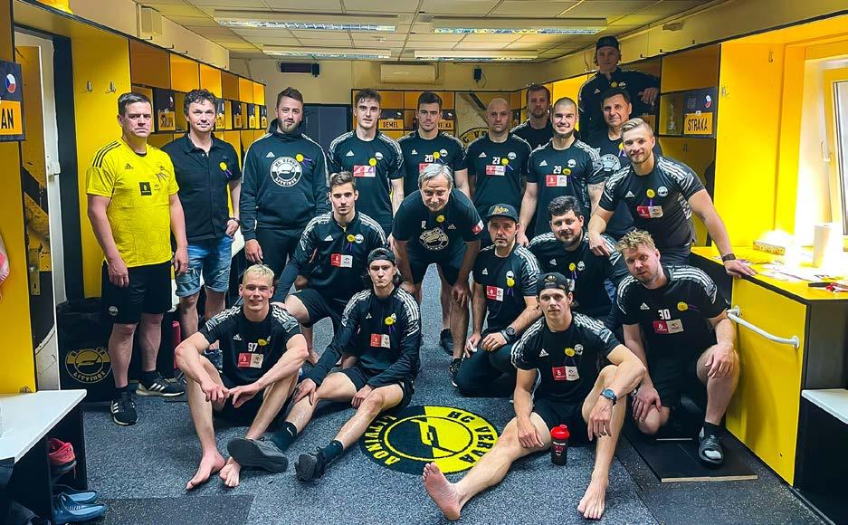 Liga proti rakovině Praha z.s. CHOMUTOV Jako každý rok i letos jsme se zapojili do akce Český den proti rakovině a nabízeli jsme žluté kytičky měsíčku lékařského na podporu boje proti rakovině.