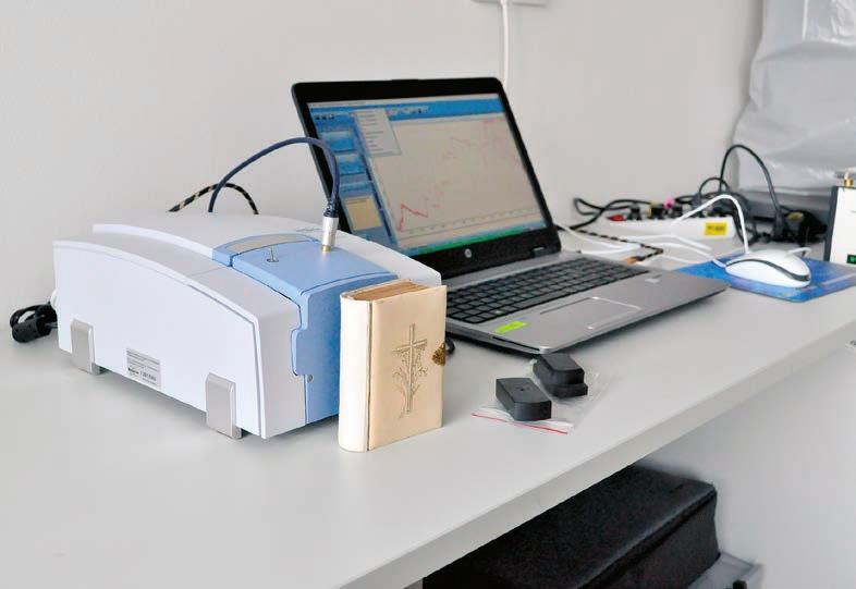 výzkumu a tří projektů národního programu NAKI II: projekt s názvem Syntetické materiály v knihovních fondech s identifikačním kódem DG18P02OVV001, projekt s názvem Využití zobrazovacích metod pro