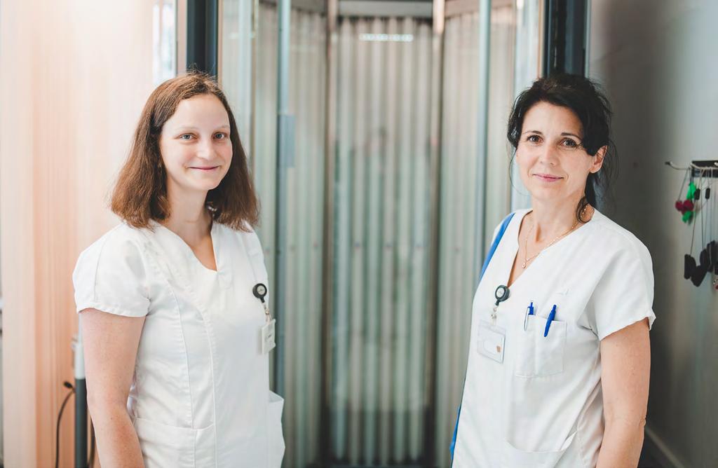 na fototypu a toleranci UV záření), nejčastěji pacienti navštíví ambulanci fototerapie za jednu sezónu cca 20 30, zpočátku častěji (ideálně 3 4 týdně), následně při udržovací terapii cca 1 2 týdně.