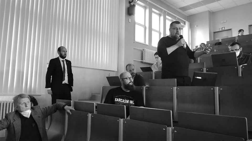 ZPRÁVY vek Mgr. Jana Zerbsta z Fakulty humanitních studií Univerzity Karlovy, zaměřený na význam internetových zdrojů pro soudobé dějiny a výuku dějepisectví.