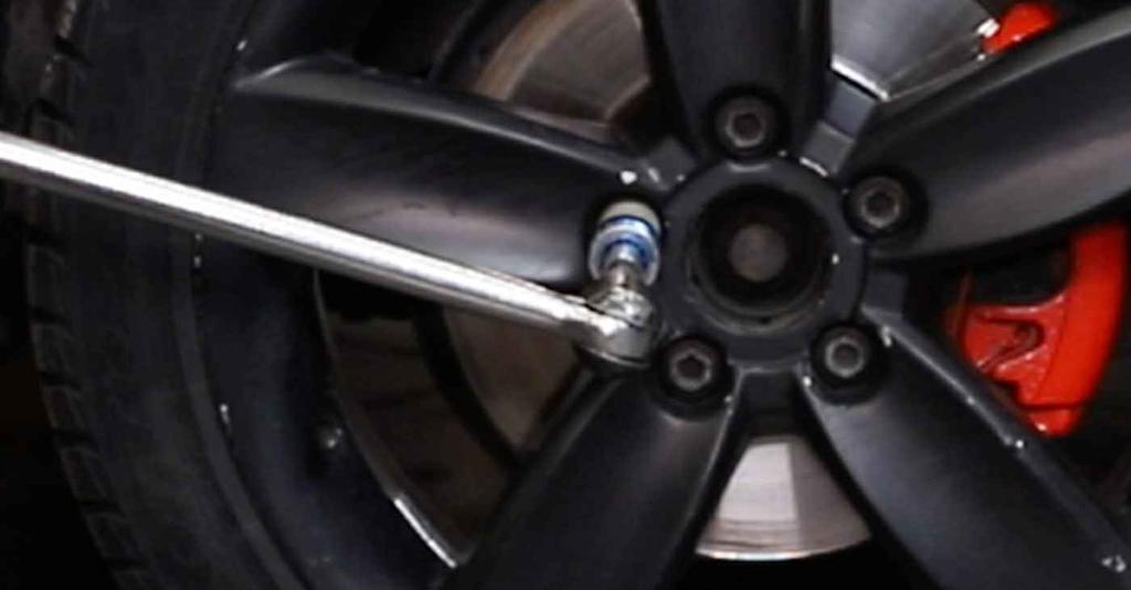 Prosím pozor: všechny práce na autě - SKODA Octavia II Combi (1Z5) se musí provádět při vypnutém motoru.