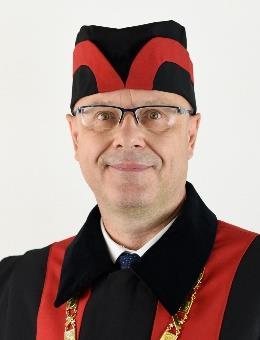 4 SPECIALIZAČNÍ VZDĚLÁVÁNÍ Přes světovou pandemii Covid-19 vyvolanou virem SARS-CoV-2, která významně ovlivnila veškerou činnost na Lékařské fakultě Univerzity Palackého v Olomouci (dále jen LF UP) v