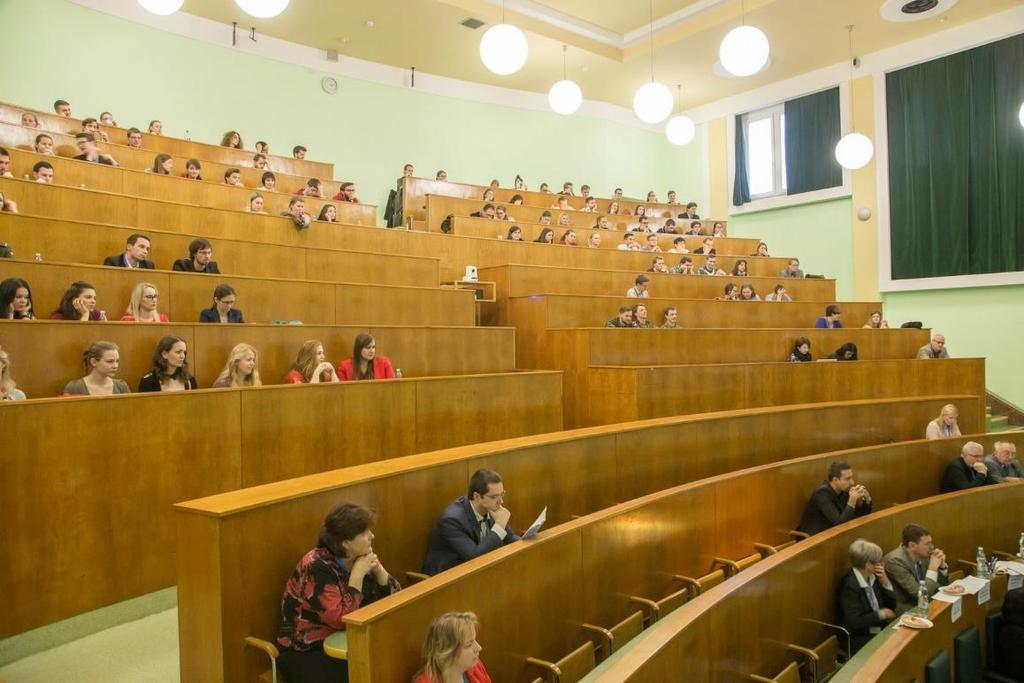 8.2 Přednáškové večery Spolku lékařů ČLS JEP v Olomouci v roce 2021 Lékařská fakulta UP se podílí na přednáškových večerech Spolku lékařů České lékařské společnosti Jana Evangelisty Purkyně v