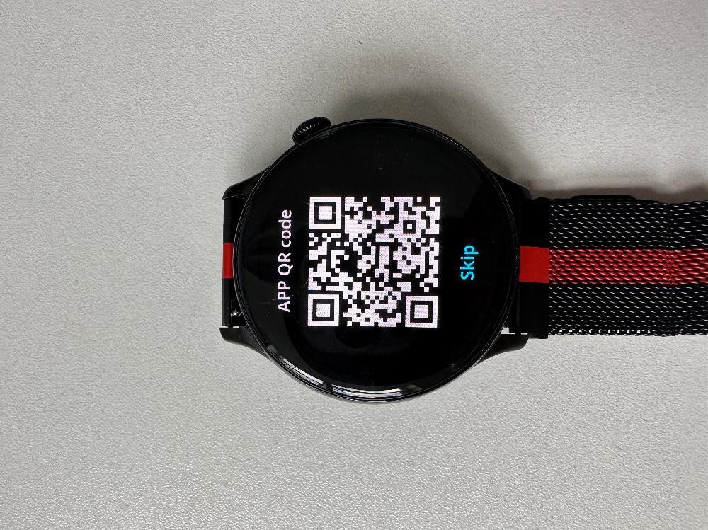 Hodinky můžete spárovat pomocí buďto přes QR kód a nebo přes přímo vyhledání hodinek v