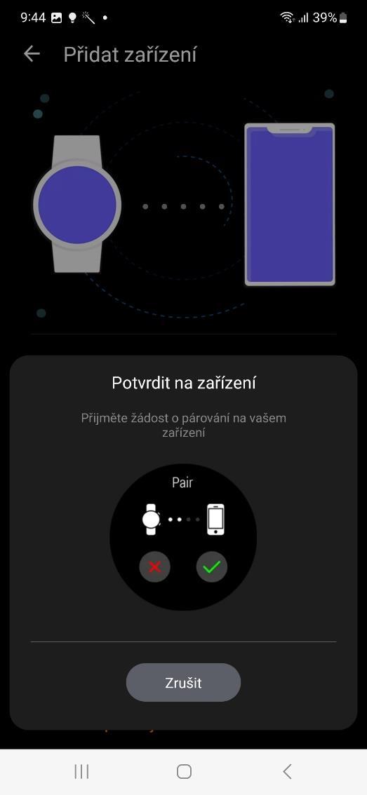 Hodinky se automaticky připojí a pokud jste předtím omylem nastavili jiný jazyk než čeština, hodinky