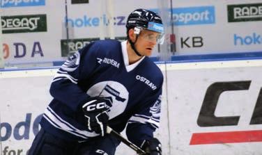 TOMÁŠ VONDRÁČEK NA VÝPOMOC DO KONCE LEDNA Zkušený útočník, dvojnásobný extraligový šampion a majitel kompletní medailové sbírky naší nejvyšší soutěže Tomáš Vondráček přichází do Vítkovic na výpomoc.