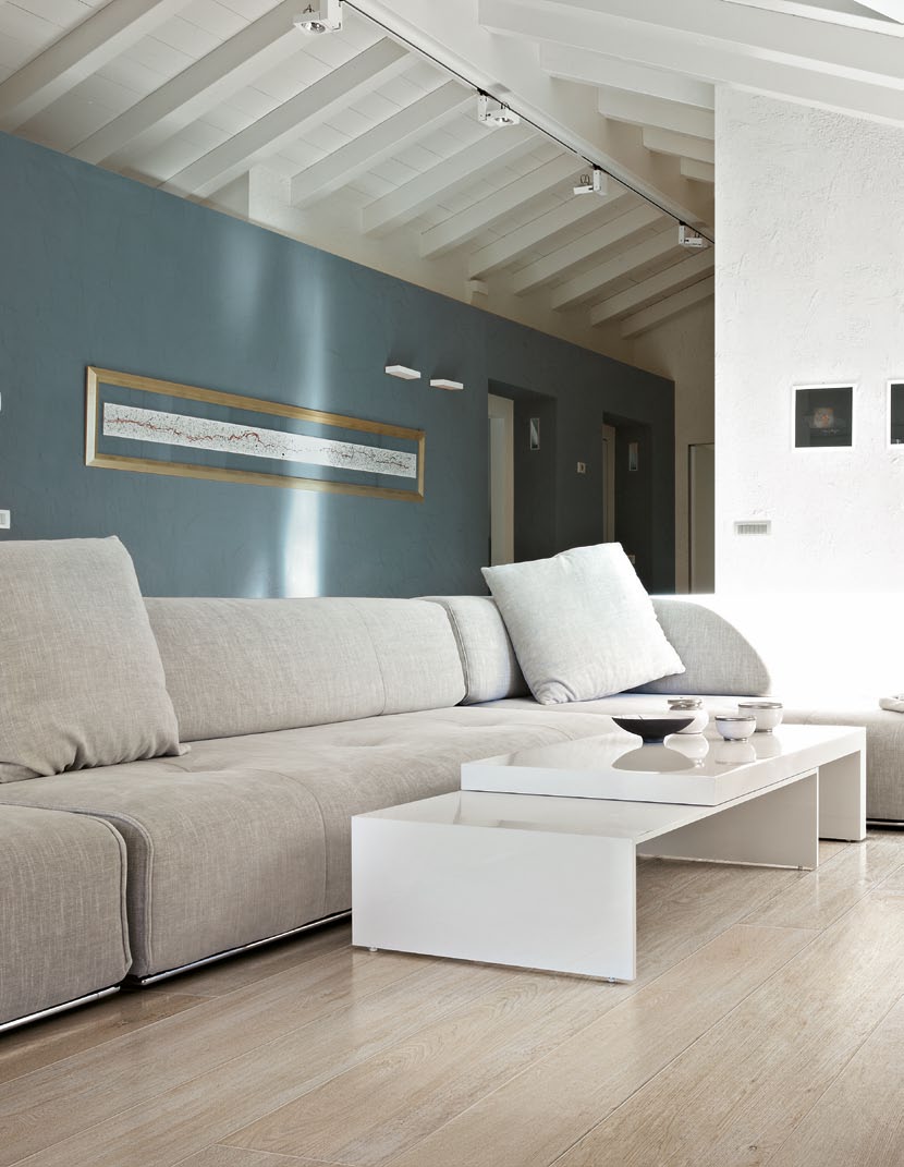 made in italy Kopie designu dřeva se na trhu objevuje již minimálně 15 let. Španělské lesklé dlaždice napodobující parkety byly opravdu odstrašujícím prvkem i v ekonomických stavbách.