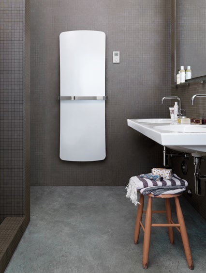 swiss made italy design Radiátory RUNTAL FOLIO Kompaktní design, lehký a zároveň uzavřený. Extrémně tenká a ultra lehká struktura včelích pláství s grafitovým jádrem.
