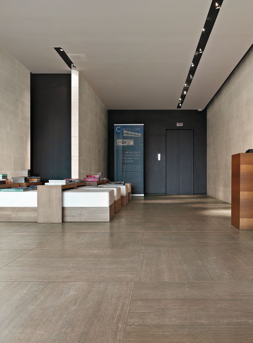 made in italy Série Geotech, italského výrobce Floorgres, splňuje několik nej v tomto oboru. Největším formátem této slinuté dlažby je 80x180 cm, ale vybírat si můžete z dalších devíti.