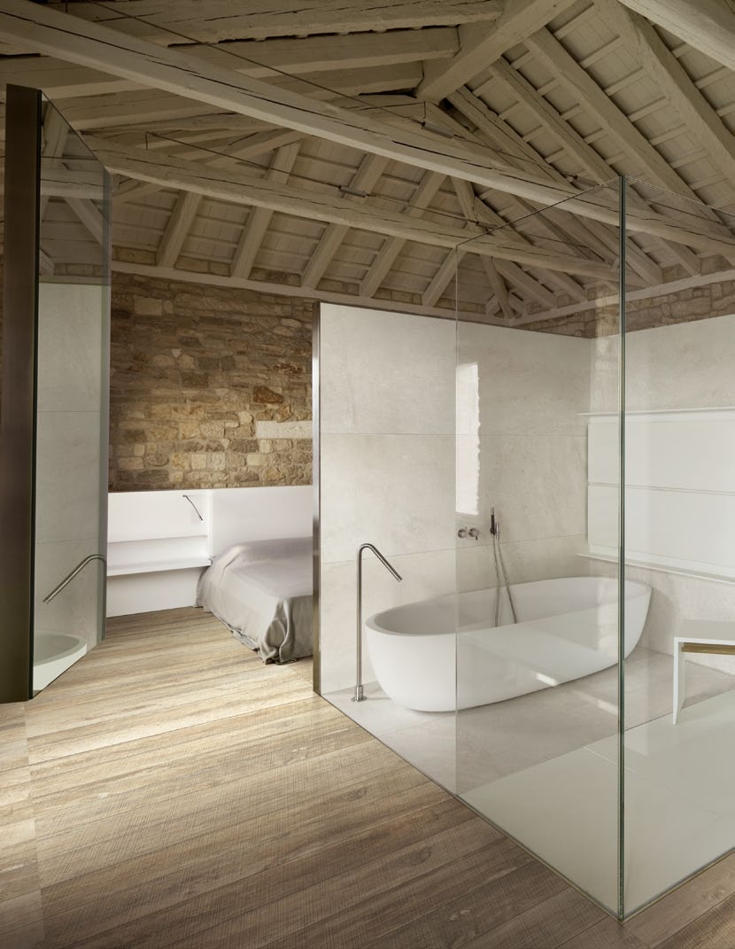 made in italy Výrobce tento materiál dominantně používá v kombinaci se Styletech/Metal, která je vidět na následující straně. Myslíme si, že i Styletech/Wood může být zajímavý při samostatném použití.