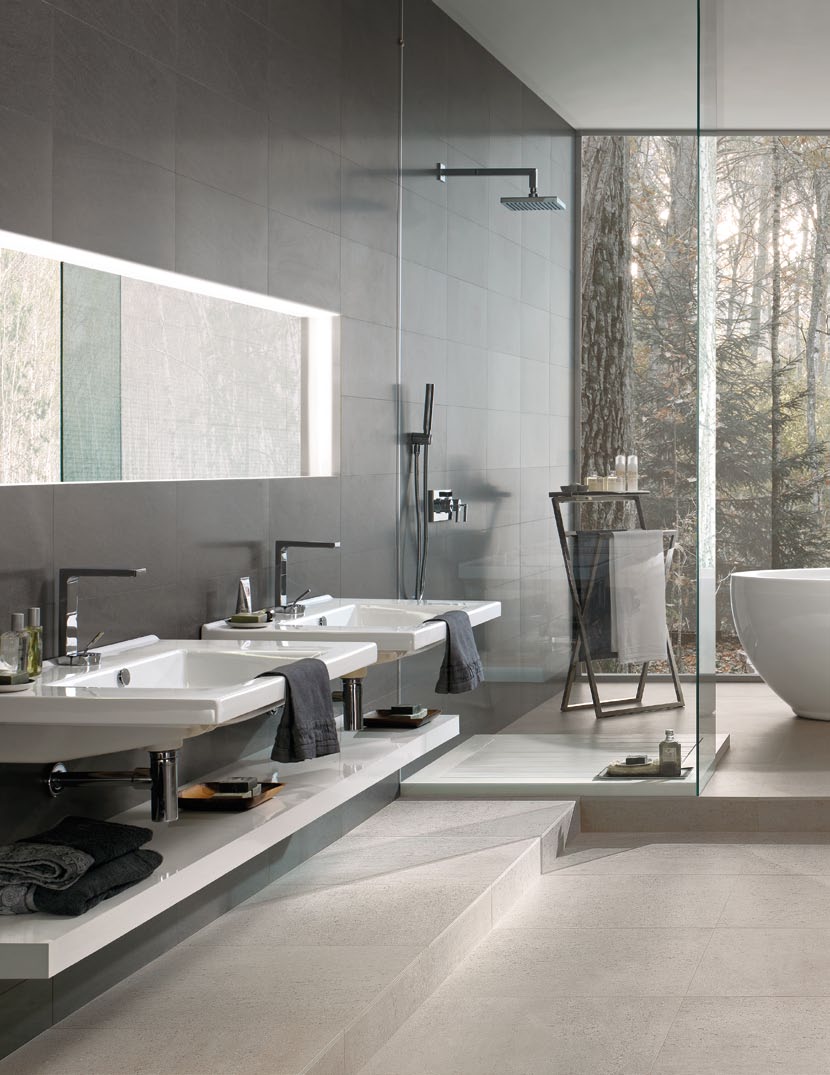 made in italy Koupelnová série Natural Stone Wall italského výrobce Impronta Italgraniti má jemnou kresbu, vytvořenou digitálním tiskem, pro který byly předlohou přírodní materiály (vápence, ale i