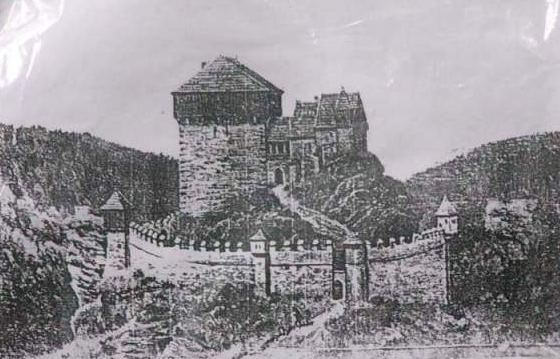Navárov v Jizerských horách Počátky hradu Návarova lze klást nejspíše do první poloviny 14. století, možná již do konce století předcházejícího.