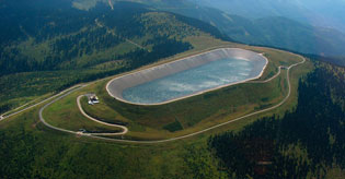 18 ENERGIE ZE VŠECH STRAN Horní nádrž přečerpávací vodní elektrárny Dlouhé Stráně s obsahem 2,7 milionů metrů krychlových vody leží v nadmořské výšce 1350 m teplo z chlazení bylo využito mj.