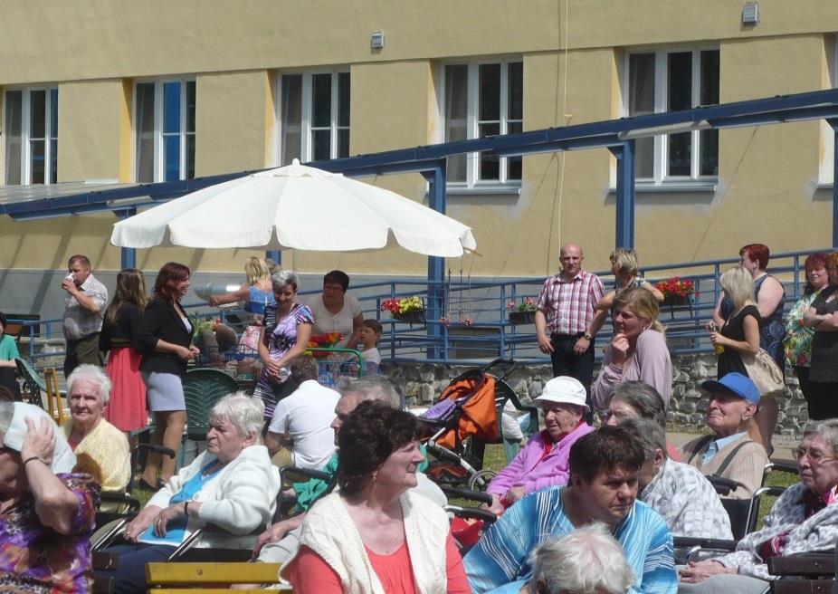 V letošním roce přišlo hodně diváku, nejenom příbuzní našich klientů. Hrála Malá jemnická kapela.