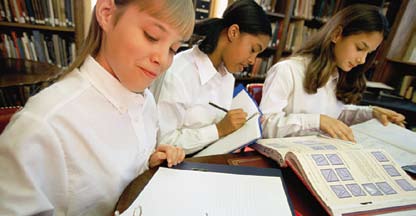 Práce Studenti nesmí být výdělečně činní v průběhu programu Studium na střední škole. Jediné co je např.