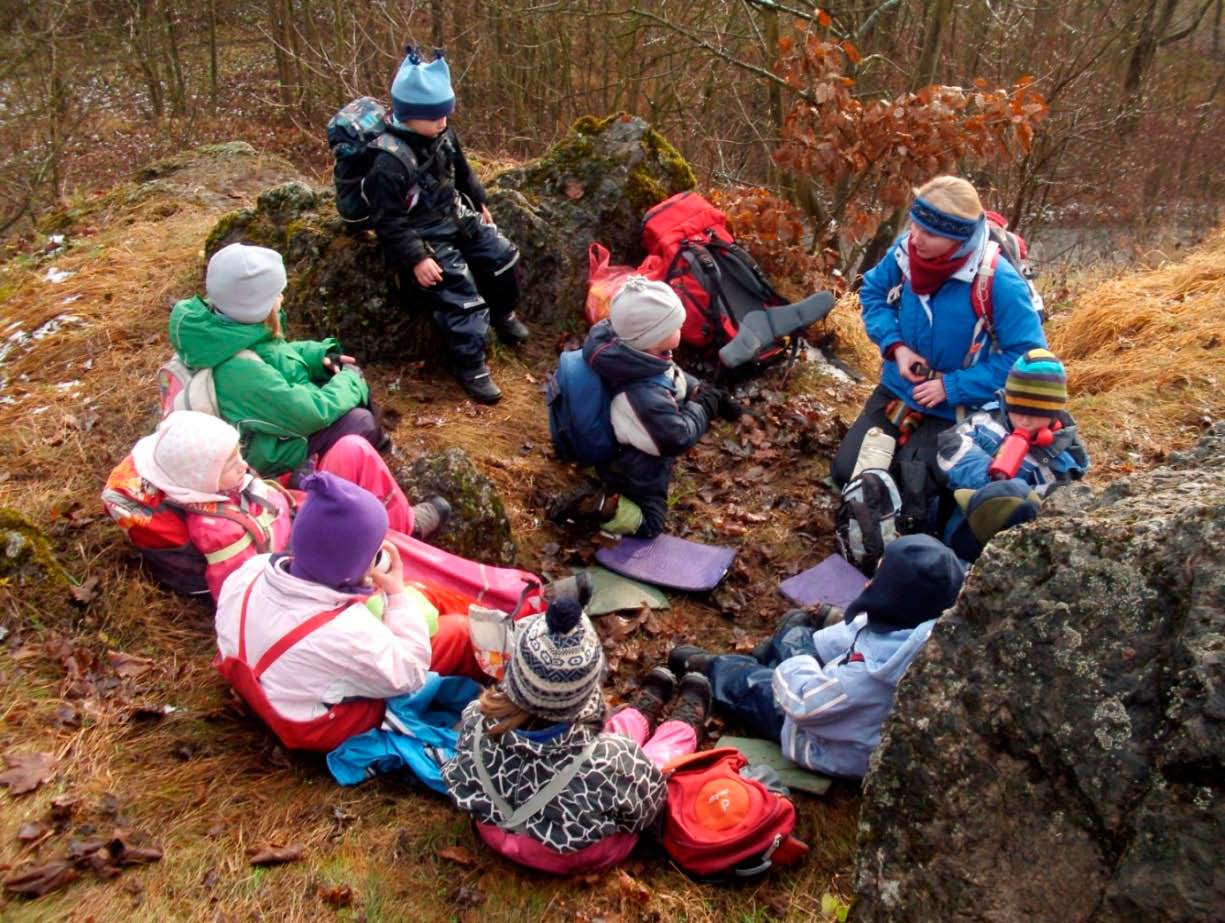 EKOŠKOLKY A LESNÍ MATEŘSKÉ ŠKOLY Praktický manuál pro aktivní rodiče, pedagogy a zřizovatele mateřských škol Tereza Vošahlíková