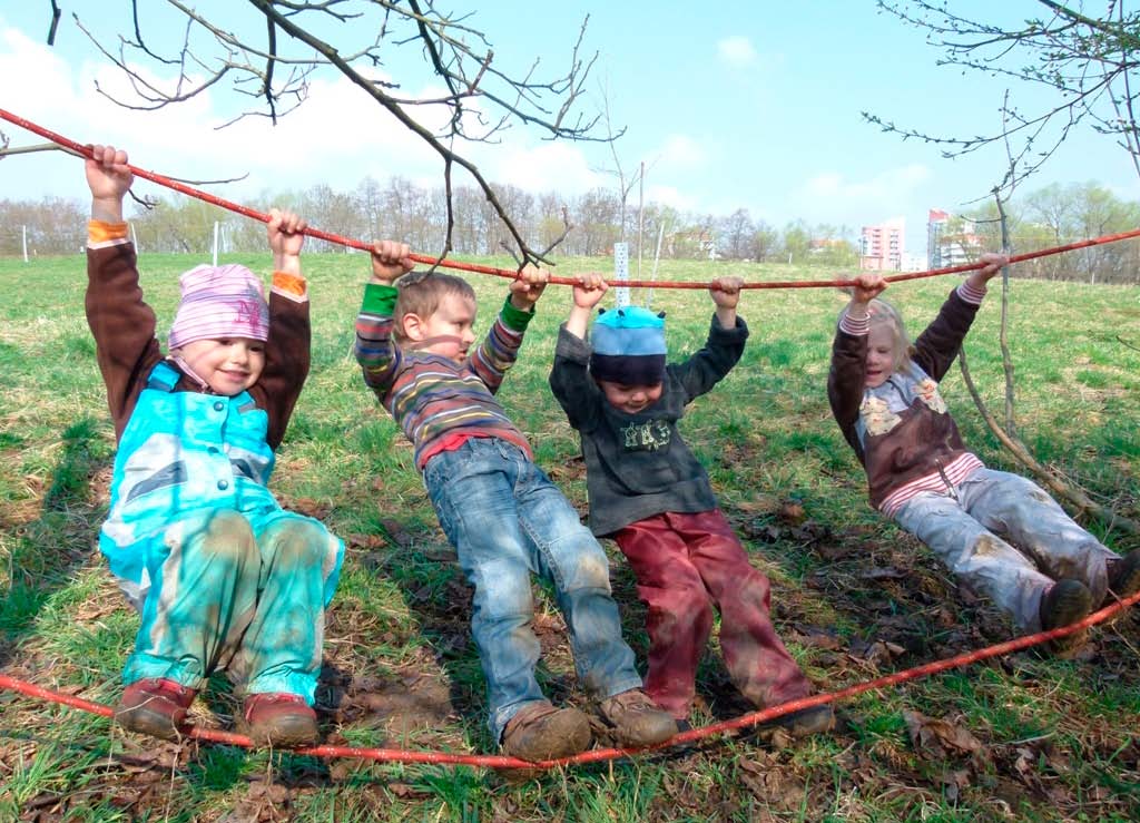 Denní program v lesní školce Rodiče přicházejí do Lesníčku do 8.30, tato chvíle nabízí prostor pro velmi krátké organizační rozhovory s pedagogem (výjimečný stav dítěte, důležité události apod.