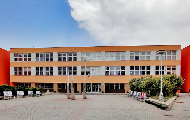 Zaručené úspory energie ve školství Právě základní a střední školství patří mezi oblasti, v nichž se náš systém zaručených úspor energie známý též jako EPC používá k