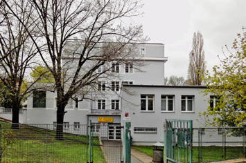 Garantovaná úspora nákladů činí v průměru 1,3 mil. Kč ročně. Náklady projektu dosáhly 7,8 mil. Kč (bez zateplení).