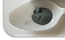 Obrázek 4 Vzorek zinku Antimon (Sb) křehký kov s malou pevností. Používá se jako přísada do slitin s nízkou teplotou tání, kde zvyšuje tvrdost a odolnost proti opotřebení. 1.