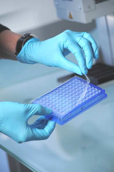 (teplotou a tlakem) pomocí Eppendorf Heat Sealer naprosto těsné uzavření.