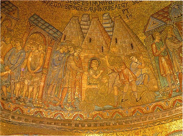 Pyramida bývá líčena jako obilnice Josefova. Katedrála sv.