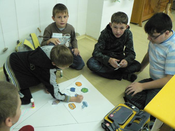hrací karty pro známou hru Pexeso, žáci hrají společně, viz