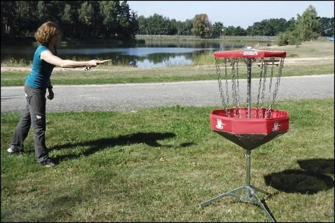 DISCGOLF 3 x koš 3 x odhodiště 3 x popis hřiště 10 x sada disků (dohazovací + střední)