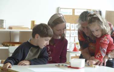 Plánujeme Montessori terapie - Umění žít a být (s) dětmi přednáška a odborně prožitkový víkendový seminář Jedinečné setkání s Lorou Anderlik a Ulrike Geisenhof Jaké jsou naše očekávání ve vztahu ke
