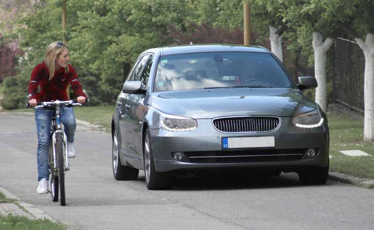 CYKLISTÉ A MOTORISTÉ VE SPOLEČNÉM PROVOZU jízdní kolo je vozidlo vozidlo je motorové vozidlo, nemotorové vozidlo nebo tramvaj, (ZÁKON 361/2000 Sb., 2, písm.
