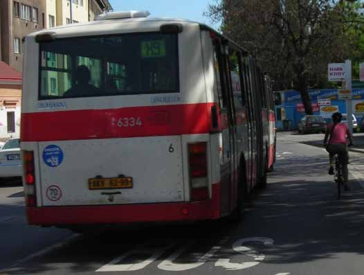 BUS + CYKLO (+TAXI) PRUHY Další doporučení při souběžné jízdě kola a autobusu (platí i mimo