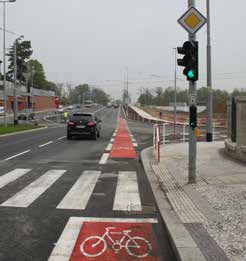 pro levé odbočení, řídíte se příslušným vozidlovým návěstidlem, nikoliv cyklistickým pro směr přímo).