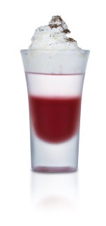 PUSCHKIN STRAWBERRY BEAR 2 cl Polar Strawberry (jahodový) 2 cl PUSCHKIN Whipped cream 1 cl smetana (šlehačka), pepř Přímo do sklenice na shooter navrstvíme na sebe jednotlivé ingredience.