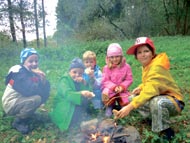 Tentokrát zůstali Šmoulové doma, ale členové ostatních oddílů spolu s dospělým doprovodem vyrazili v pátek odpoledne vlakem do Dvorce u Nepomuka.