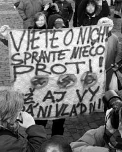 Prvý priblížil historické a sociálne súvislosti vzniku fašizmu, jeho základné charakteristiky a neskoršiu formu fašizmu - nemecký nacizmus.