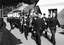 ČASOPIS ANTIFAŠISTICKÉ AKCE ČÍSLO 12 ÚNOR 2006 MONITORING 22 Výzva SP: Vyzývame všetkých členov, kamarátov a takisto všetkých nacionalistov z rôznych organizácii, aby sa pridali k nášmu boju.