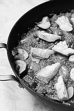 JAMAJKA Typická jídla jsou ryby a jiné dary moře, tropické ovoce, zelenina, kořeni. Opravdovou specialitou jamajské kuchyně je tzv. jerk food (neboli sušené maso).