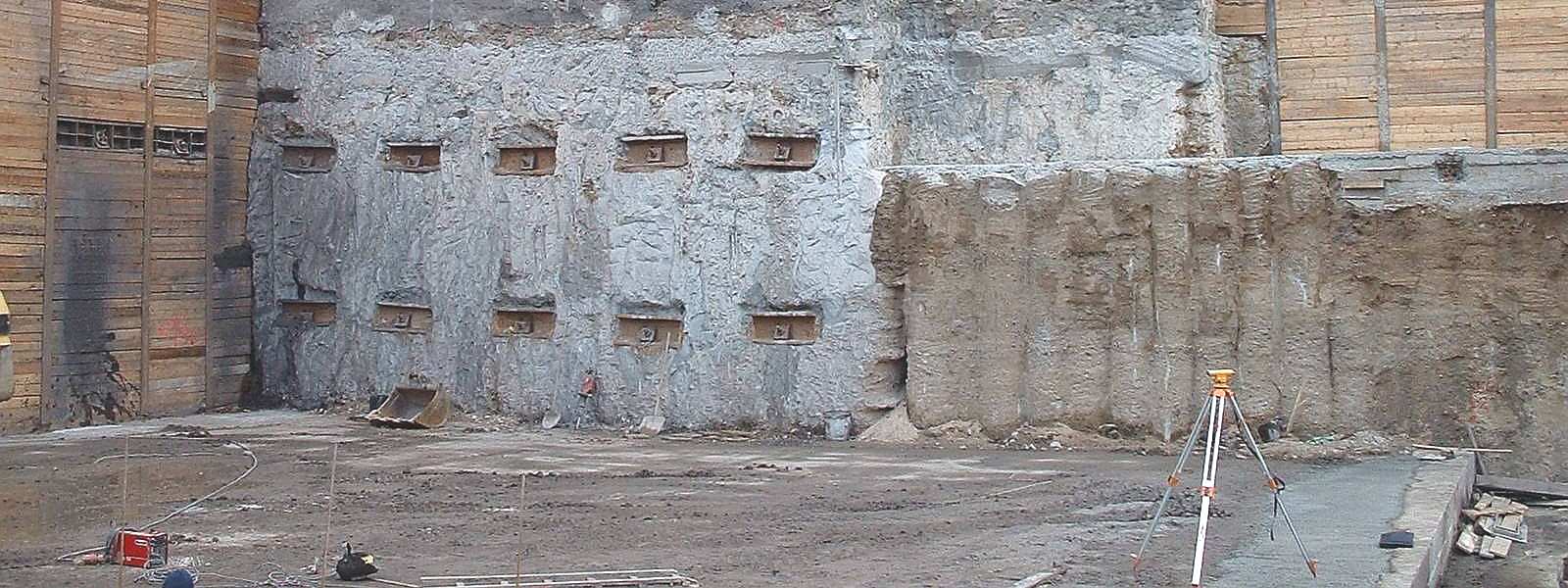 Horák (Amberg Brno) Sanace základu stroje Double-Gantry Waldrich Coburg, Závěrečná zpráva z realizace, (Brno, květen 2002) ABB Servis s.z.o. Měření deformací základu stroje Double-Gantry Waldrich Coburg, (Elblag, srpen 2002) Mgr.