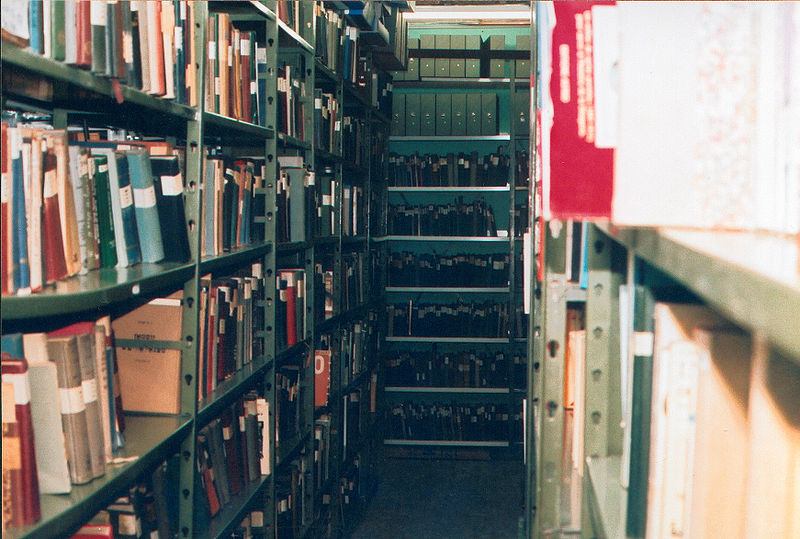 4. Úschova (archivace) Účetní doklady jsou důležité jako průkazní materiál při kontrolách, řešení sporů apod. Proto musí být pečlivě uschovány (založeny do pořadačů, šanonů, krabic apod.). Podle zákona o účetnictví je stanovena minimální doba archivace 5 let po roce, ve kterém doklad vznikl.