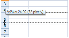 Kurzorem myši najedete na linku mezi písmeny tvořící záhlaví sloupců, kurzor se změní v dvojitou šipku a vy táhnete doleva nebo doprava podle toho, zda chcete sloupec zužovat nebo rozšiřovat.