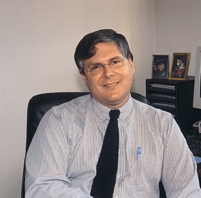 1/2001 ÚVODNÍK VáÏení pfiátelé, v únoru tohoto roku, kdyï jsem pfiijel do âeské republiky pracovat v âeské rafinérské, to vypadalo, Ïe na i spoleãnost ãeká obtíïn rok.