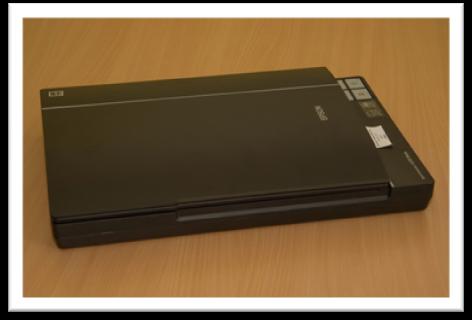 Vhodné pro přenášení a použití v terénu. Scanner Epson V33 Popis: Stolní, barevný skener na tiskoviny formátu A4.