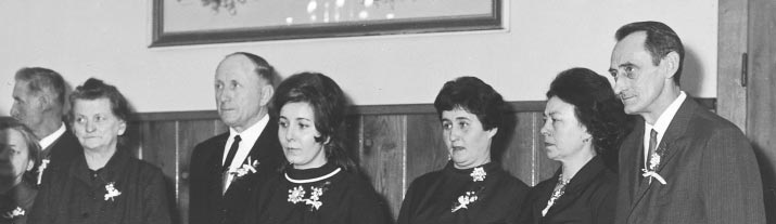 00 hodin, sál Sokolovny Kojetín Připravujeme: zájezdy na muzikály do Prahy - MONTE CRIS- TO, HAMLET, JOHANKA Z ARKU, STARCI NA CHMELU a pro děti POPELKA.