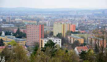 let v Brně dochází k významnému obratu v pojetí výtvarné výzdoby v rámci vznikající zástavby, do té doby omezené na dekorativní architektonické prvky socialistického realismu a fasádní dekor.