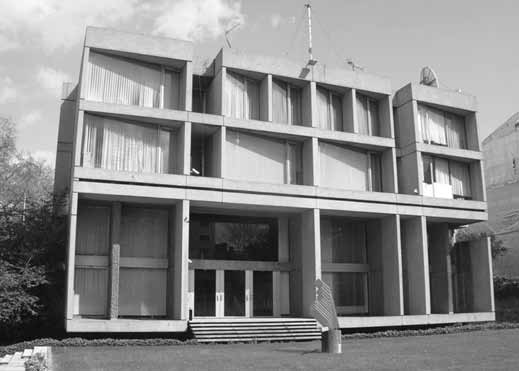 Pilotným projektom sa stala budova veľvyslanectva v Brazílii (1962 1965), na ktorej sa pod vedením K. Filsaka a K. Bubeníčka autorsky podieľali i J. Šrámek a J. Bočan (obr.